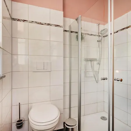 Der Schlosshof - 02 *