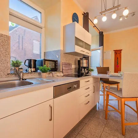 Der Schlosshof - 02 * Pudagla