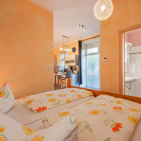 Der Schlosshof - 02 Pudagla